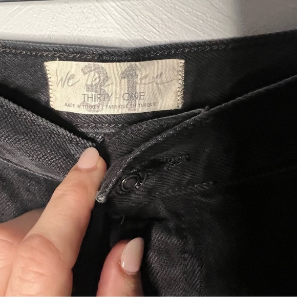 Women’s We the Free Black Distressed Jeans size 31 - Picture 2 of 4